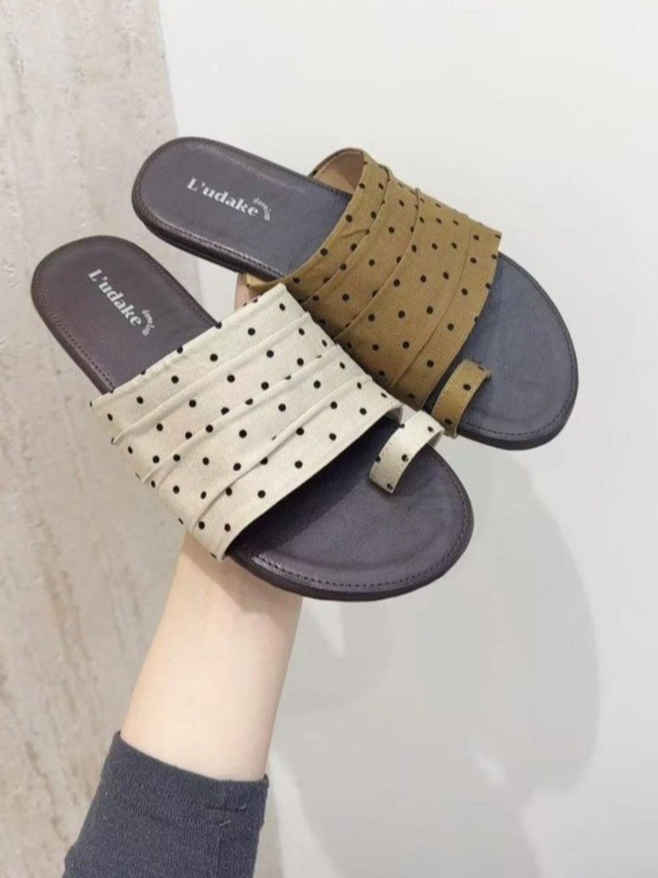 2026 Summer New Polka Dot Toe Cover Sandals for Women, Outdoor Wear, Flat Sole, Slip-On Design, Comfortable and Stylish Footwear