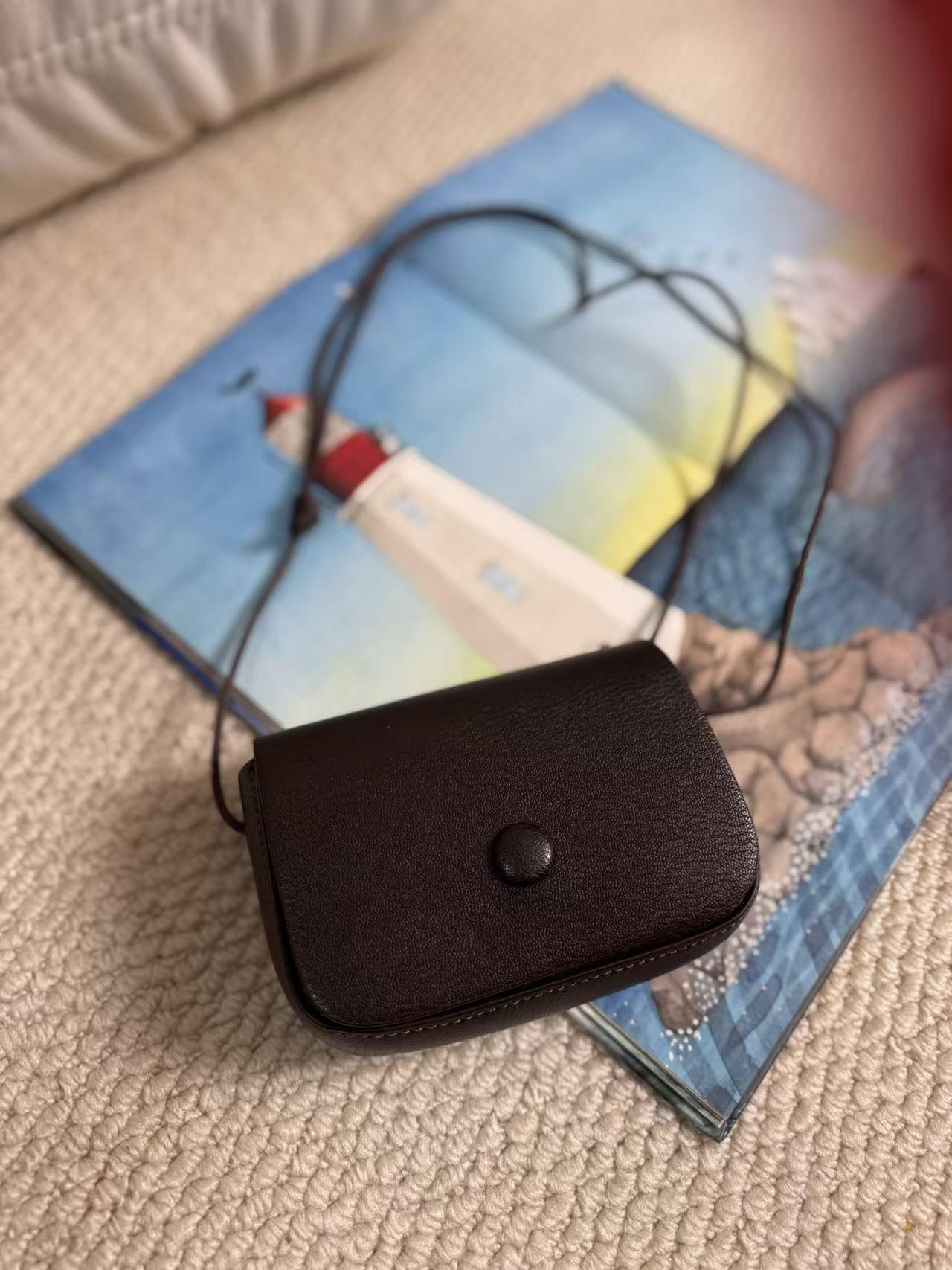 Mini Crossbody Bag, Solid Color Simple Small bag, Fashionable Handbag Accessory, Perfect for Daily Use, Stylish and Practical Design