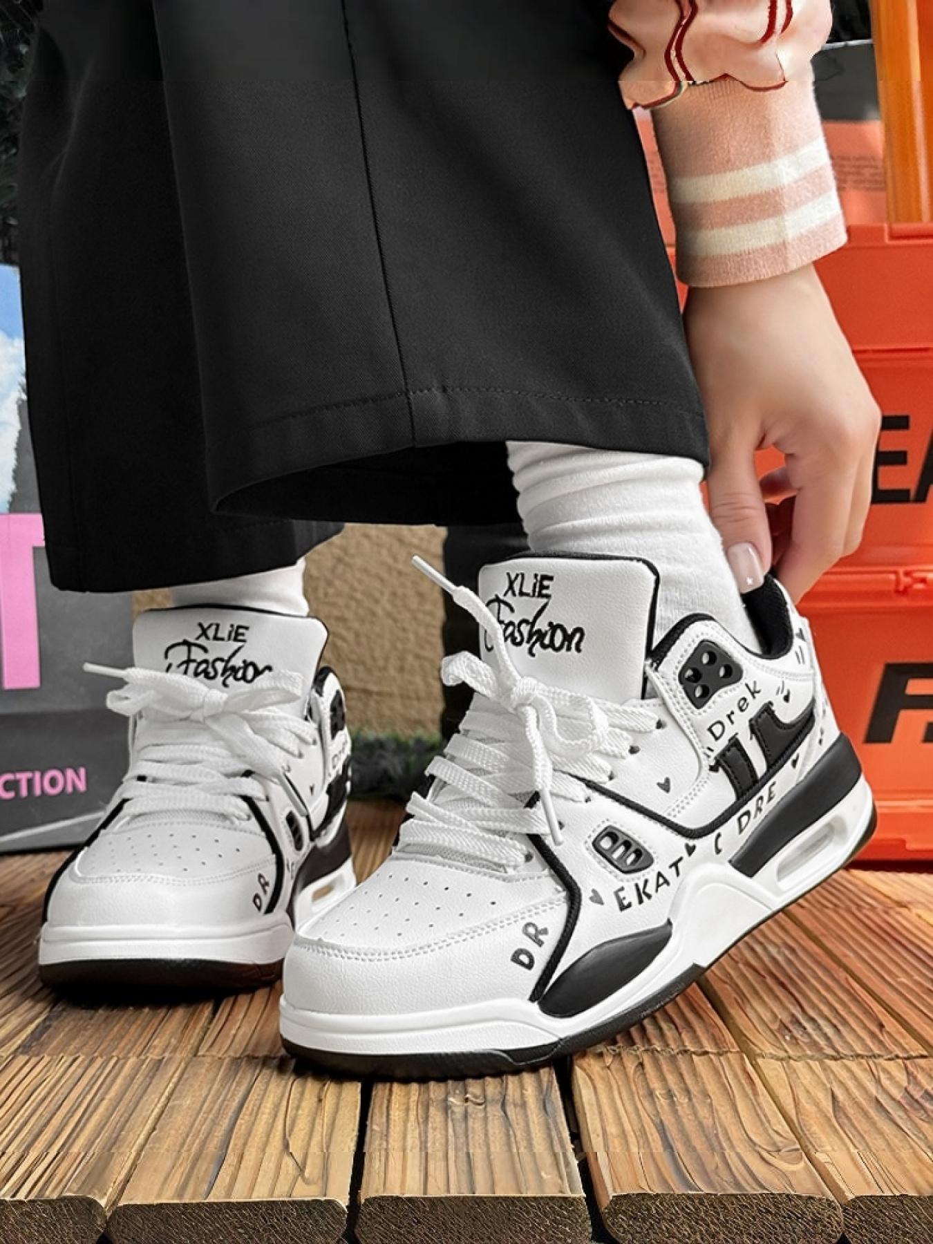 1 Pair Unisex Yellow Black Color Block Leather Basketball Shoes Trendy Street Style Design Soft Comfortable For Daily Outfit And Fashion Display