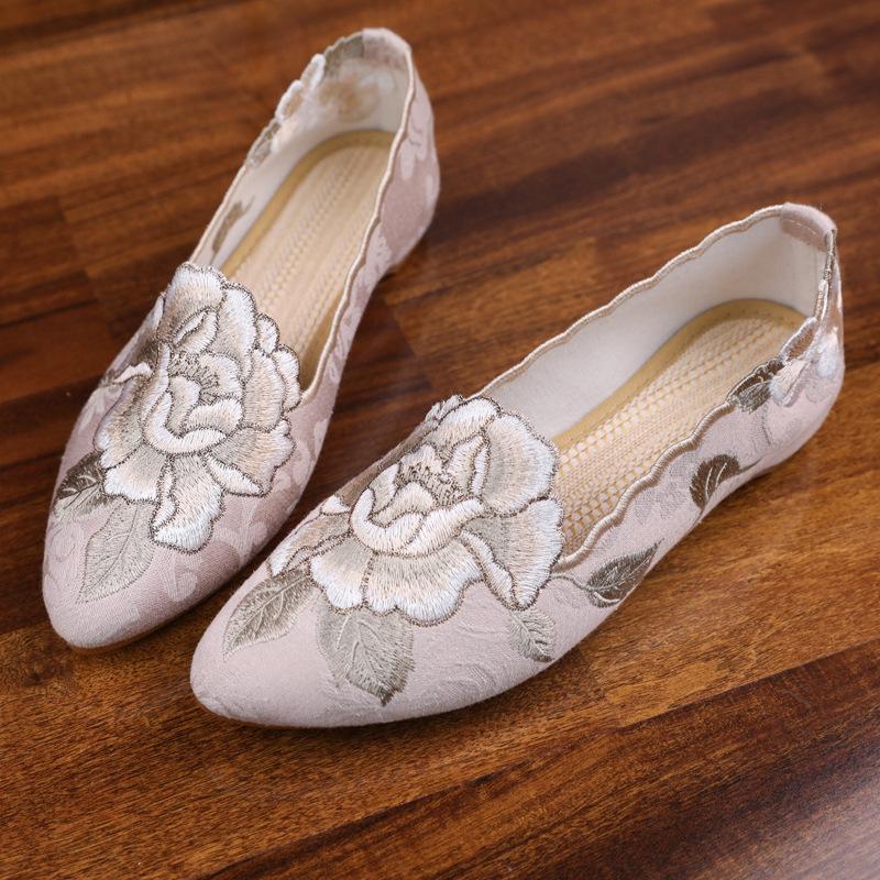 Retro style embroidered shoes, flat shoes, old Beijing new Chinese cloth shoes, rubber soles, soft rubber sewing shoes, women's models