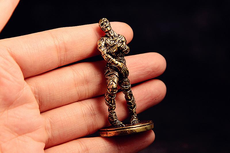 Brass Made Zombie Statue Corpse Shape Figurine Vintage Golden Metal Walking Dead Miniature Display with Base Home Decor Ornament