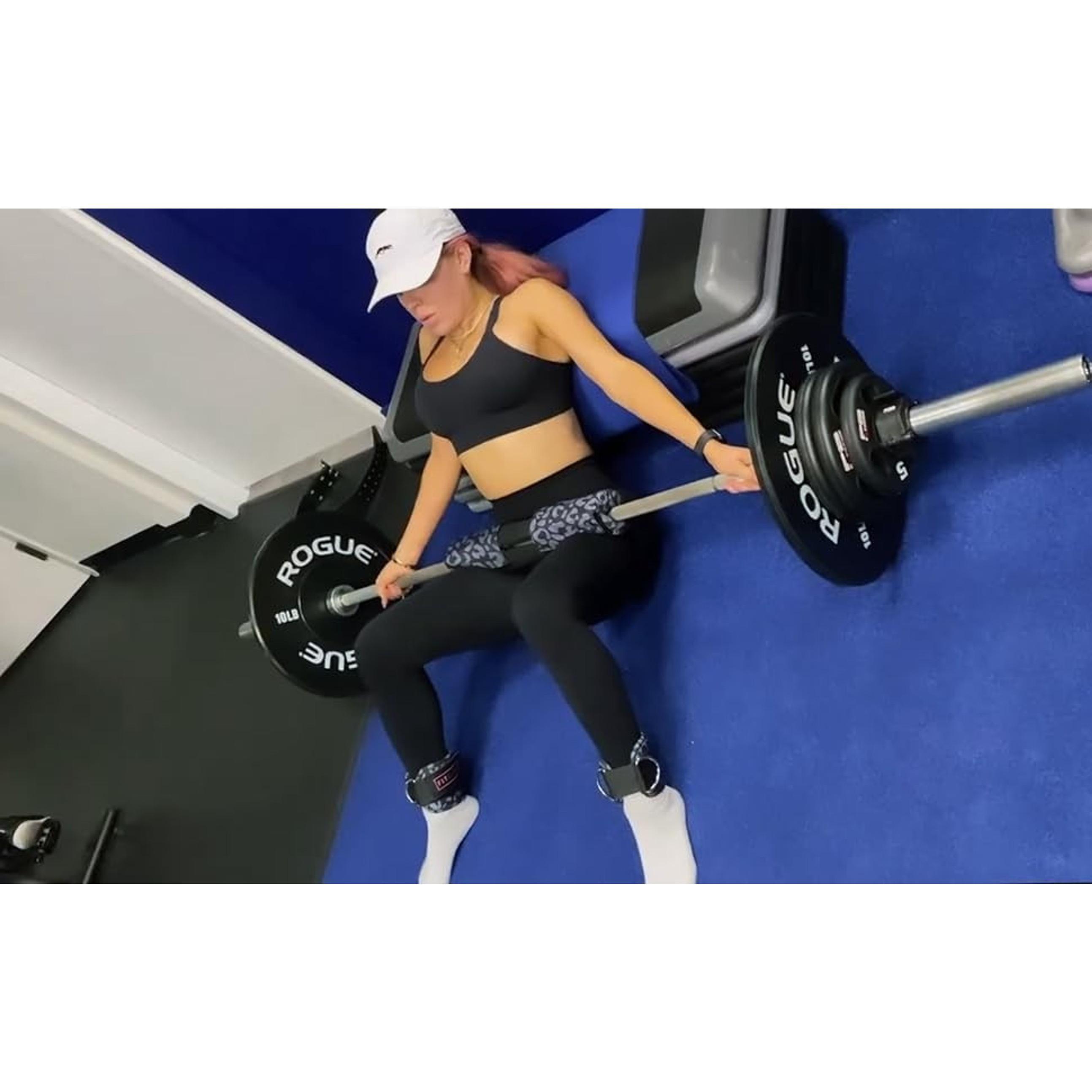 Squat Pad and Hip Thrust Pad for Leg Day - Barbell Pad Stays Secure in Place, Thick Cushion for Comfortable Squats, Lunges, Glute Bridges - Fits Olympic Bar and Smith Machine Squat Pad and Hip Thrust Pad for Leg Day - Barbell Pad Stays Secure in Place, Thick Cushion for Comfortable Squats, Lunges, Glute Bridges - Fits Olympic Bar and Smith Machine