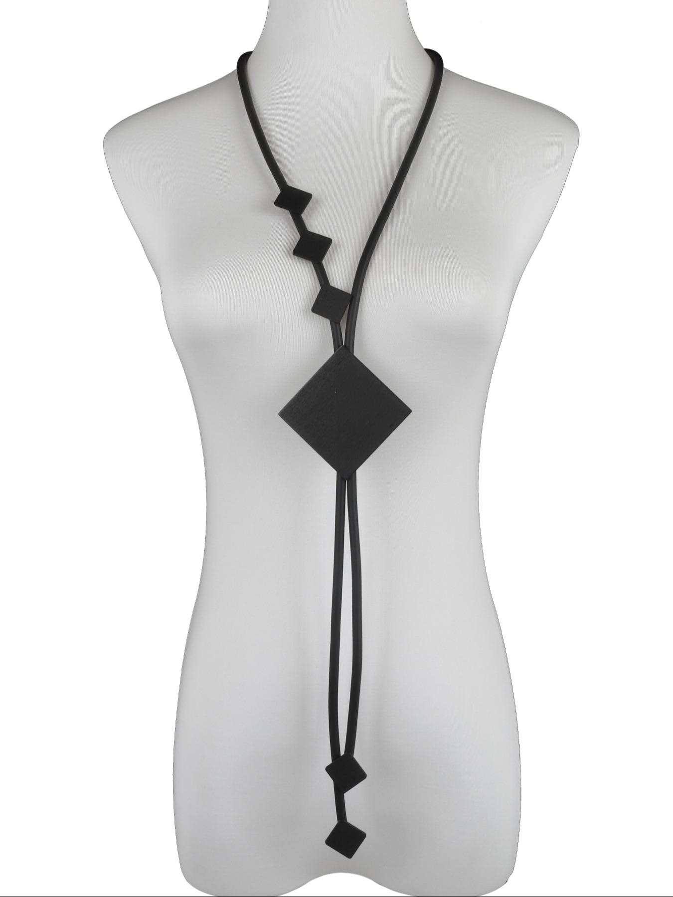 Elegant Square Pendant Necklace for Women, Simple & Chic Jewelry, Perfect for Daily Wear, Office Style, Street Fashion Accessory