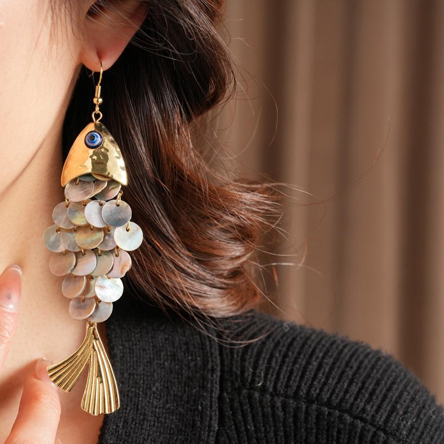 Organic Shell Drop Earrings, Women's Coastal Animal Jewelry with Fish Shape and Fringe Detail for Daily Wear, Beach, Natural, Alloy, Beachwear, Whimsical Earrings, Fish Silhouette, Shell Alloy, Standard Post