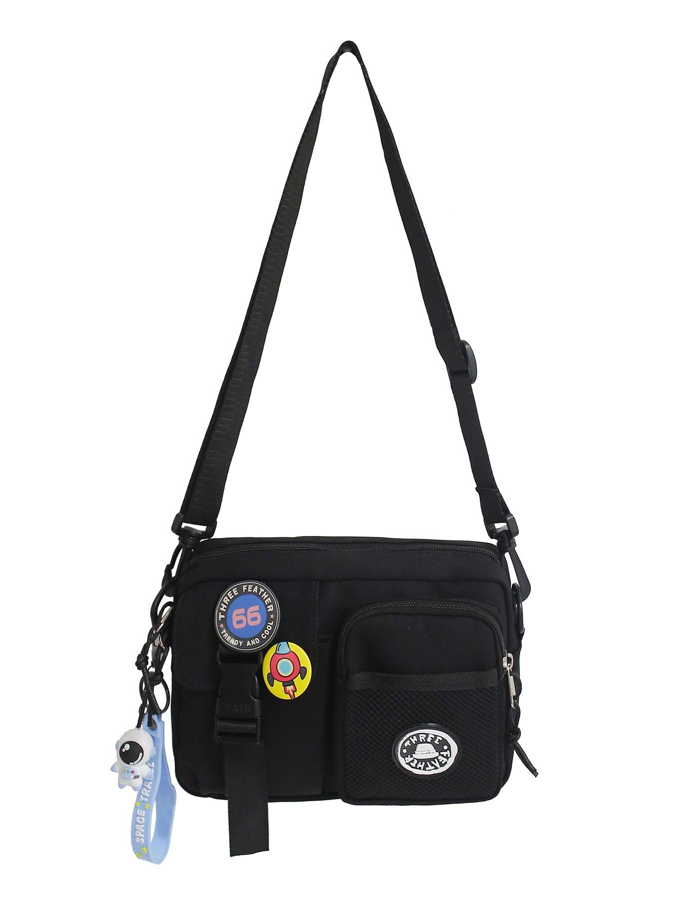 Black fashionable casual simple shoulder bag, practical and atmospheric texture crossbody bag, with badge and alien pendant pendant design, can accommodate mobile phones and keys, suitable for walking and shopping