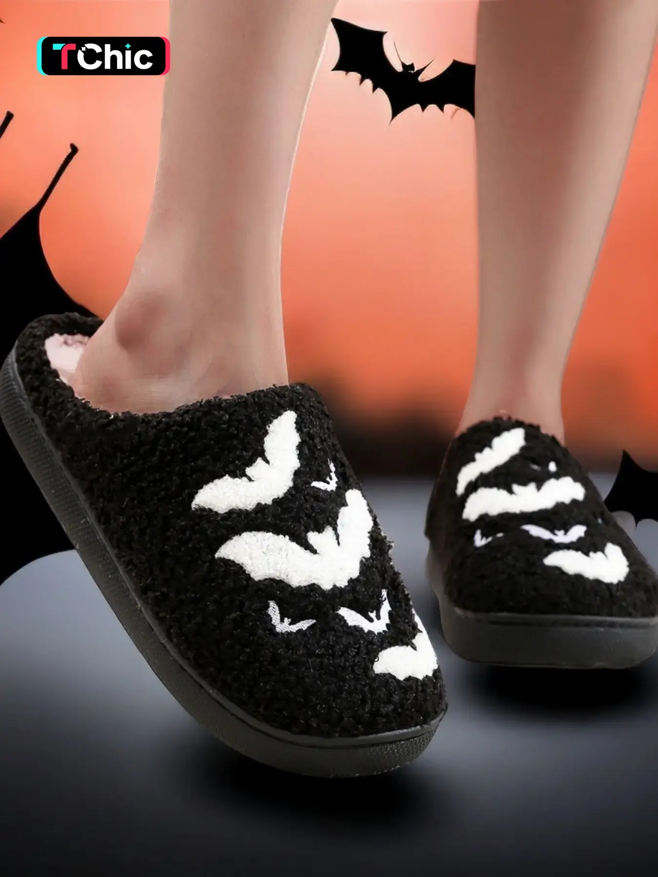Black Halloween Bat Patterned Plush Slide Home House Slippers with Personalized Embroidery, Rubber Shoe, Suitable for Indoor Autumn Winter Wear, Thick, Soft, Warm, Comfortable, Unisex Footwear, Thick Bottom Slippers