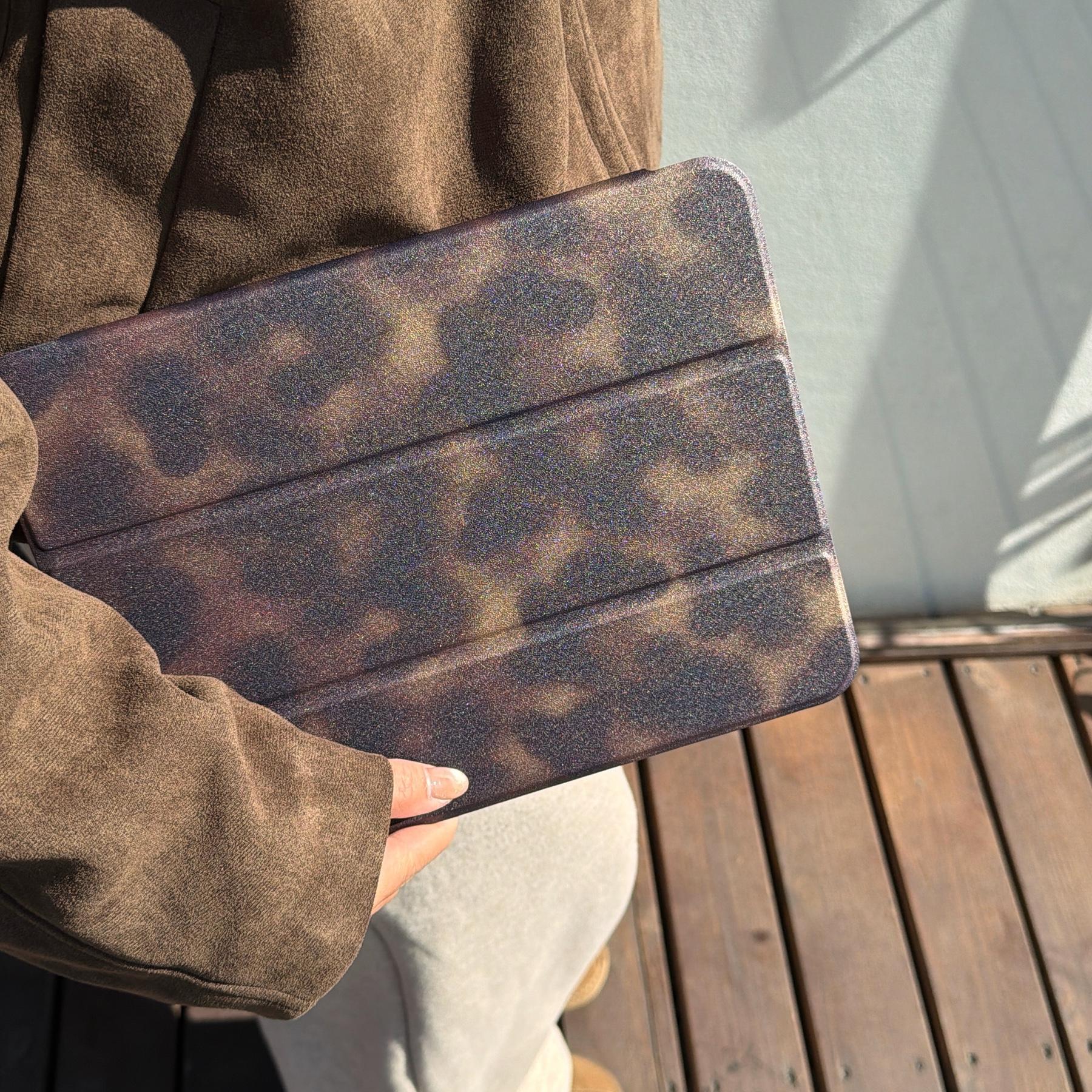 Amber-style marbled protective case featuring an adjustable stand and stylus holder; a foldable, non-slip TPU cover compatible with various iPad models, including iPad mini, iPad Air, iPad Pro, and the 10th/11th generation iPad series.