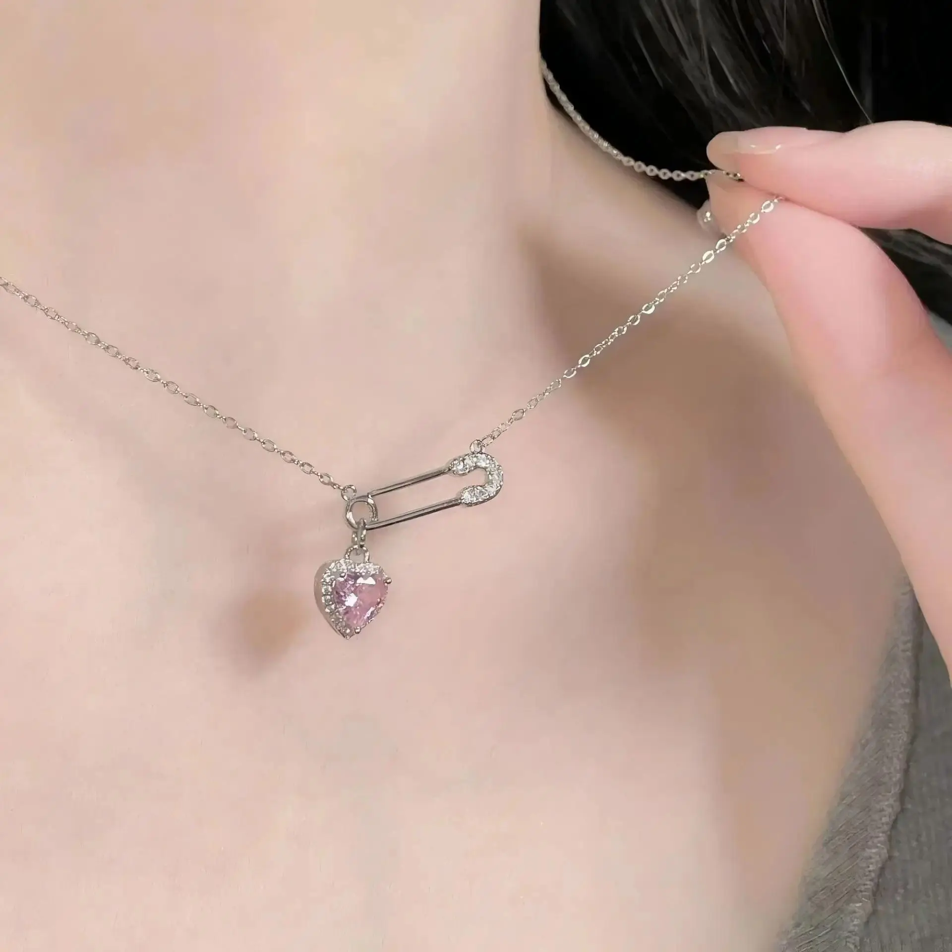 Safety Pin Clip Love Heart Necklace Pendant for Women Y2K Creative Trendy Clip Charm Chain Choker Fashion Jewelry