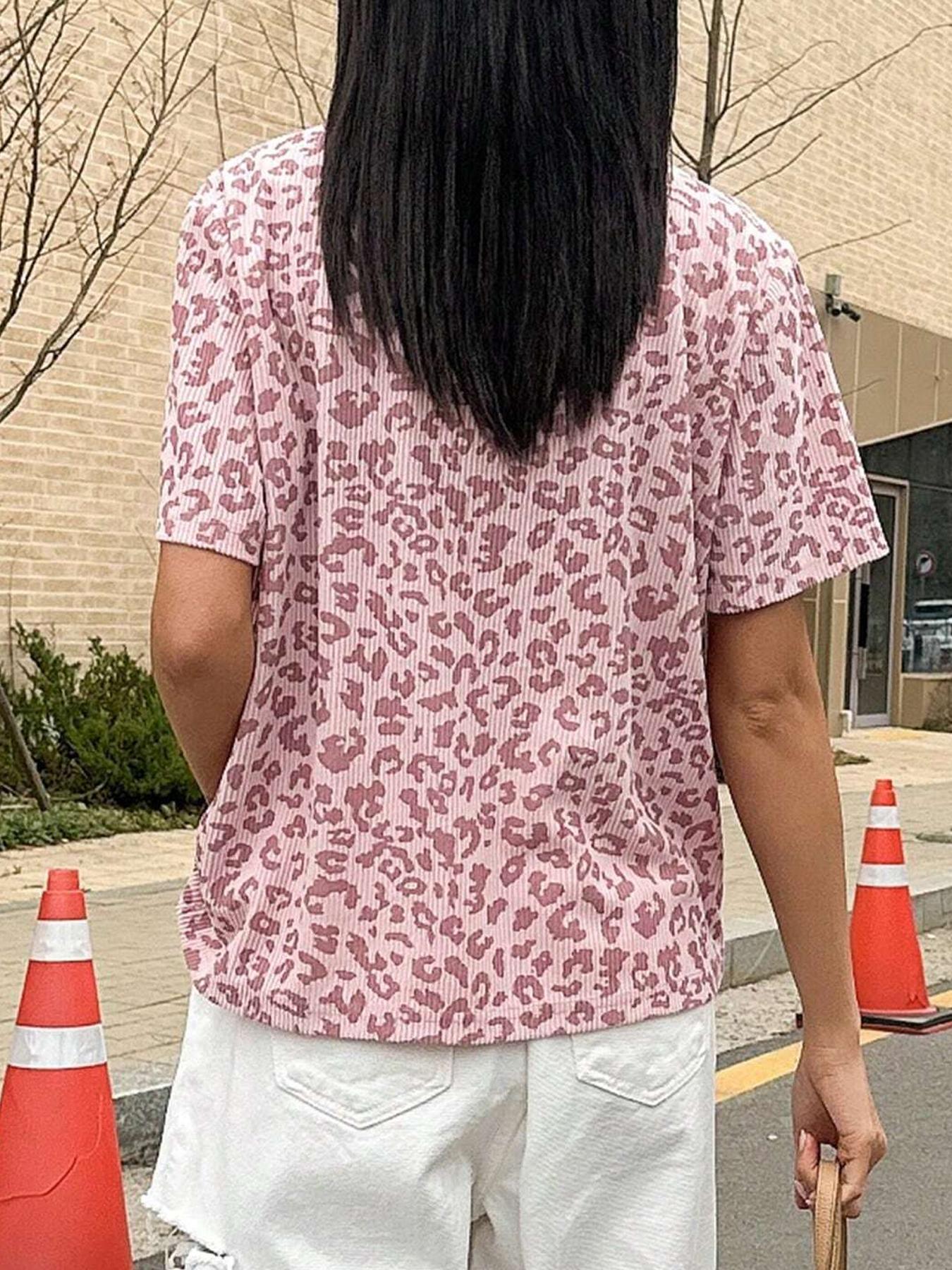 1 Piece Retro Leopard Print Ribbed Short-Sleeve Top | Euro-American Fashion Vibe | Short-Sleeve Cut + Leopard Print Element