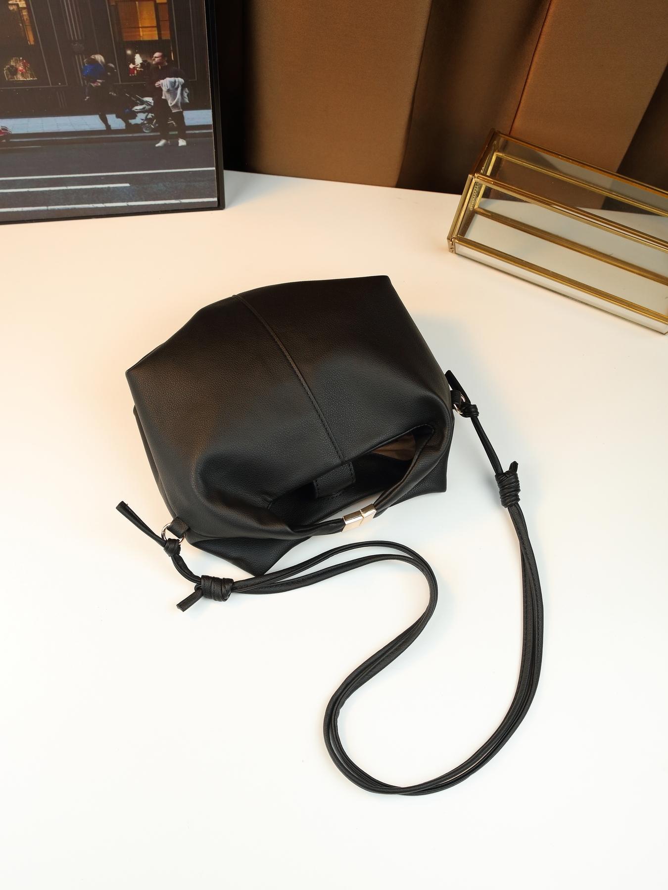 Niche design simple solid color bento bag lychee pattern going out leisure Fashionable Evening Bag shoulder messenger bag dinner bag