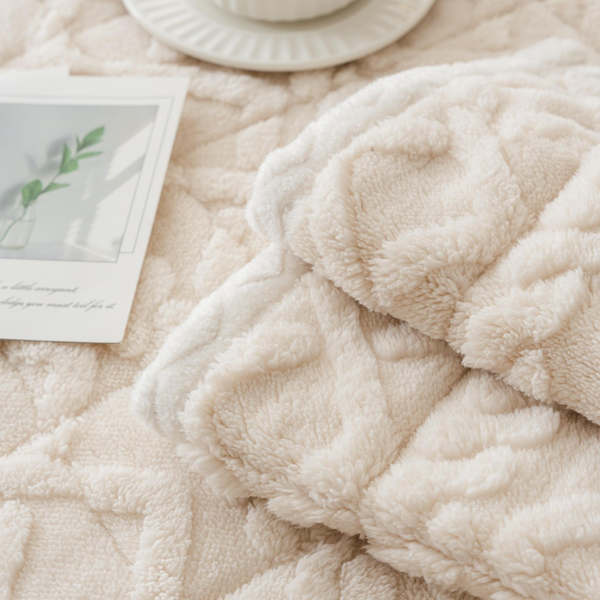 Simple Solid Velvet Sofa Cushion, European Style Soft Sofa Pad, Durable and Fashionable Furniture Accessory, All-Season Couch Protector