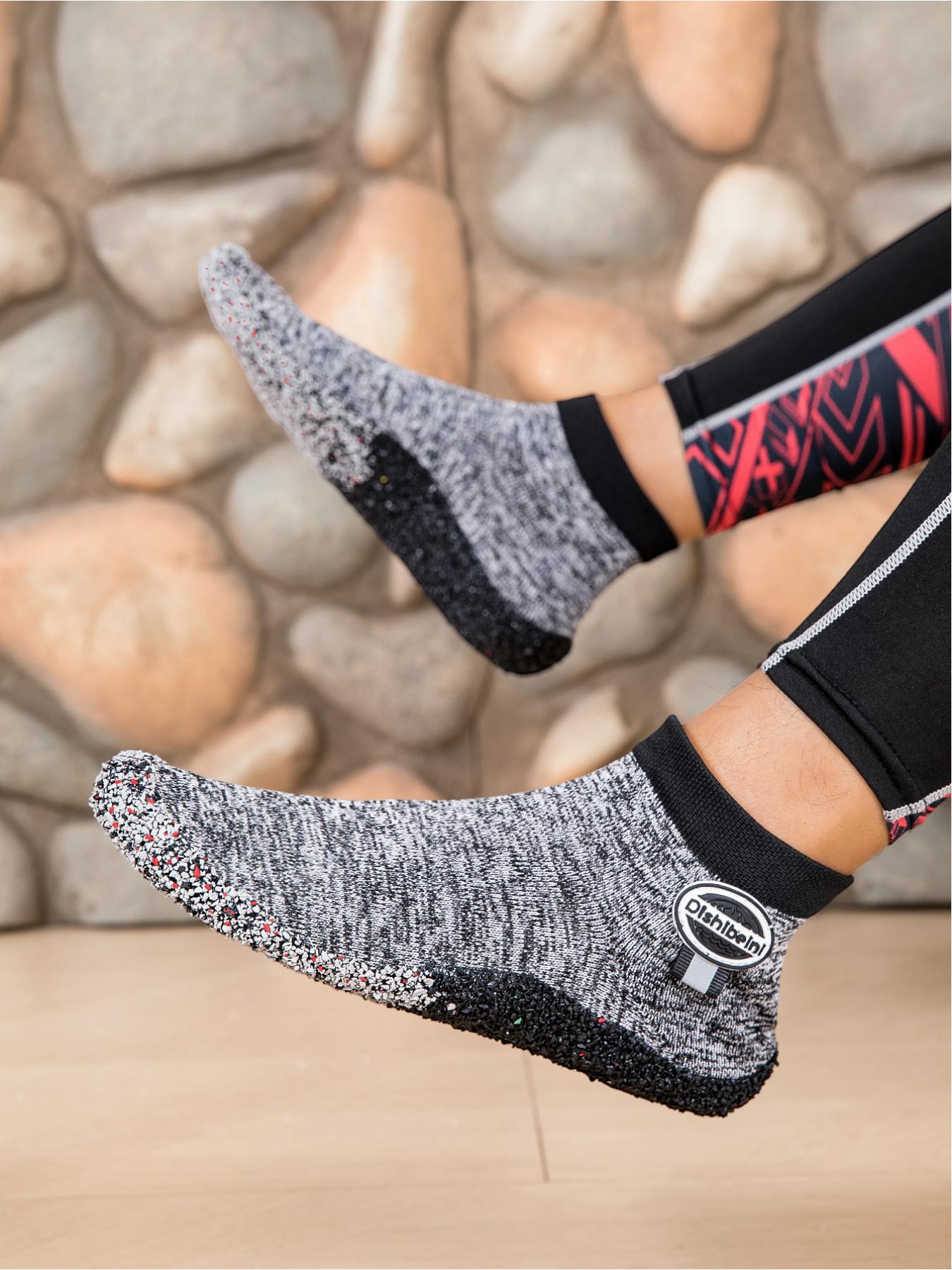 Men's new style fitness yoga barefoot shoes, diabetes shoes, soft fabric, breathable, quick drying, widened toe cap, comfortable package, color particle soles, strong grip on the ground, easy on and off style, yoga fitness hiking multi scene wear