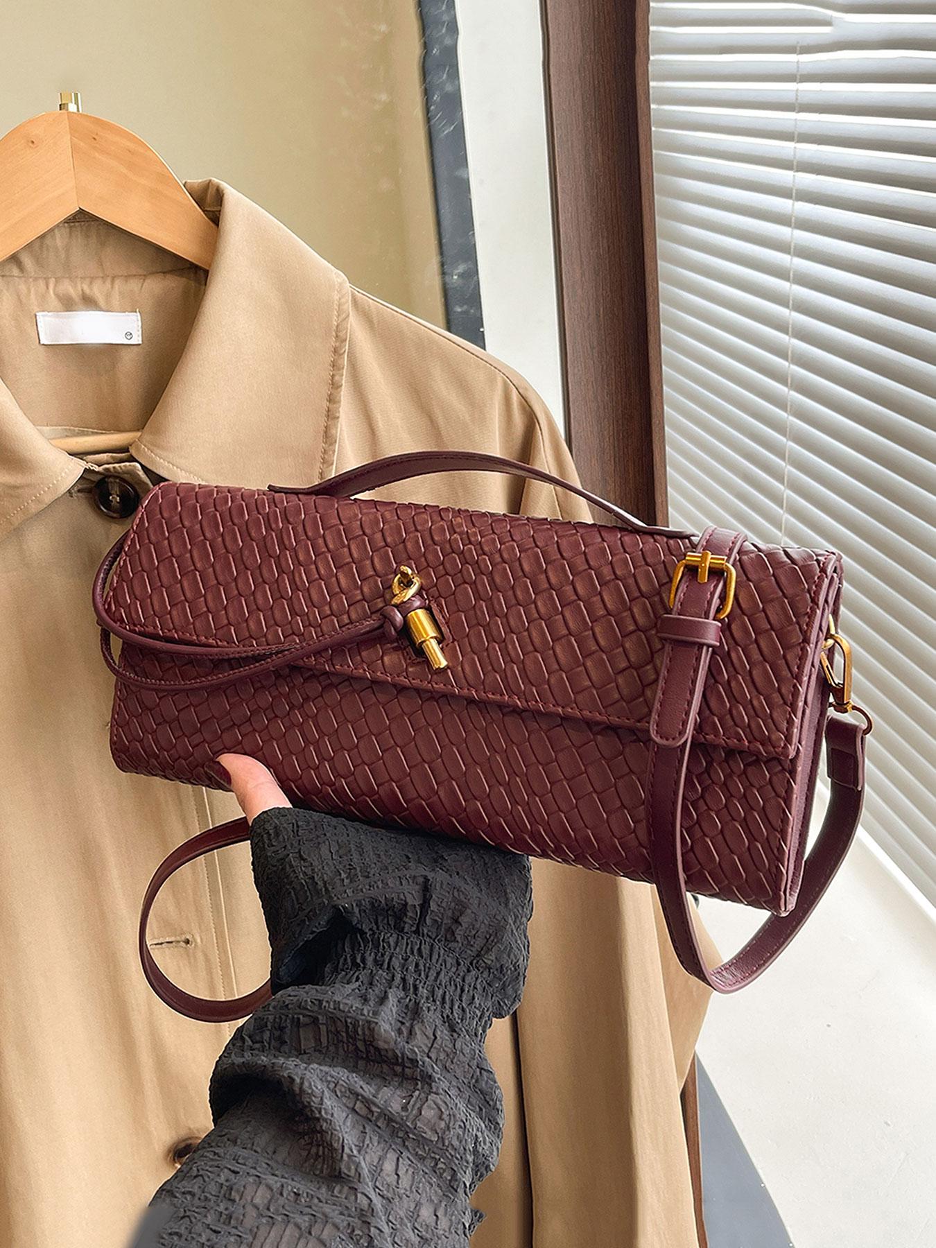 Versatile retro Classic Flap Shoulder bag with a niche design, a daily exquisite and casual crossbody bag, a fashionable and lightweight small square bag, suitable for shopping, commuting, work, daily outings, and parties