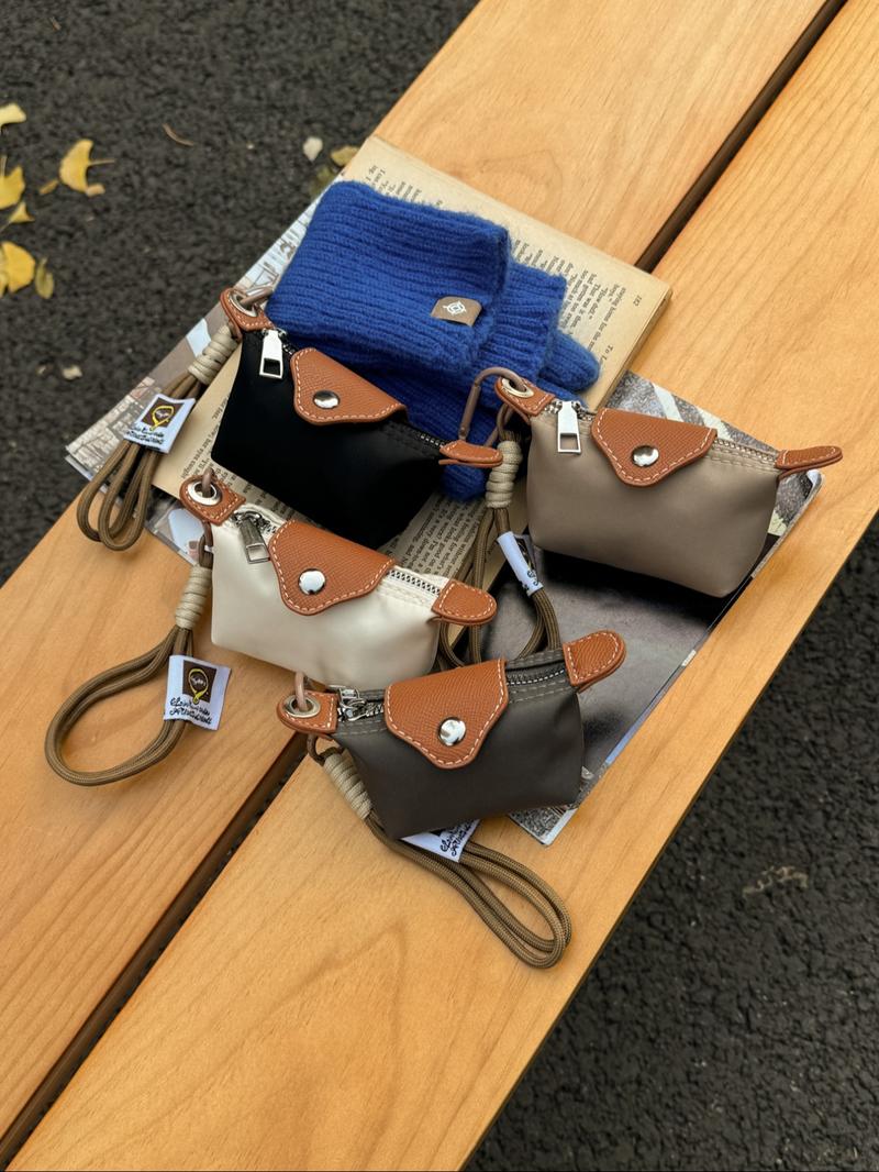 Leather Keychain, Decorative Earphone Pendant Accessory, Perfect for Keys, Valentine's Day Gift, Cartoon Theme Design, Ideal for Bags and Backpacks