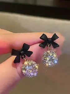 1pair Exquisite, Elegant Design And Stylish Bowknot Detail Snowflake Pendant Drop Earrings, Perfect Gift For A Girl's Birthday, Christmas, And Anniversaries