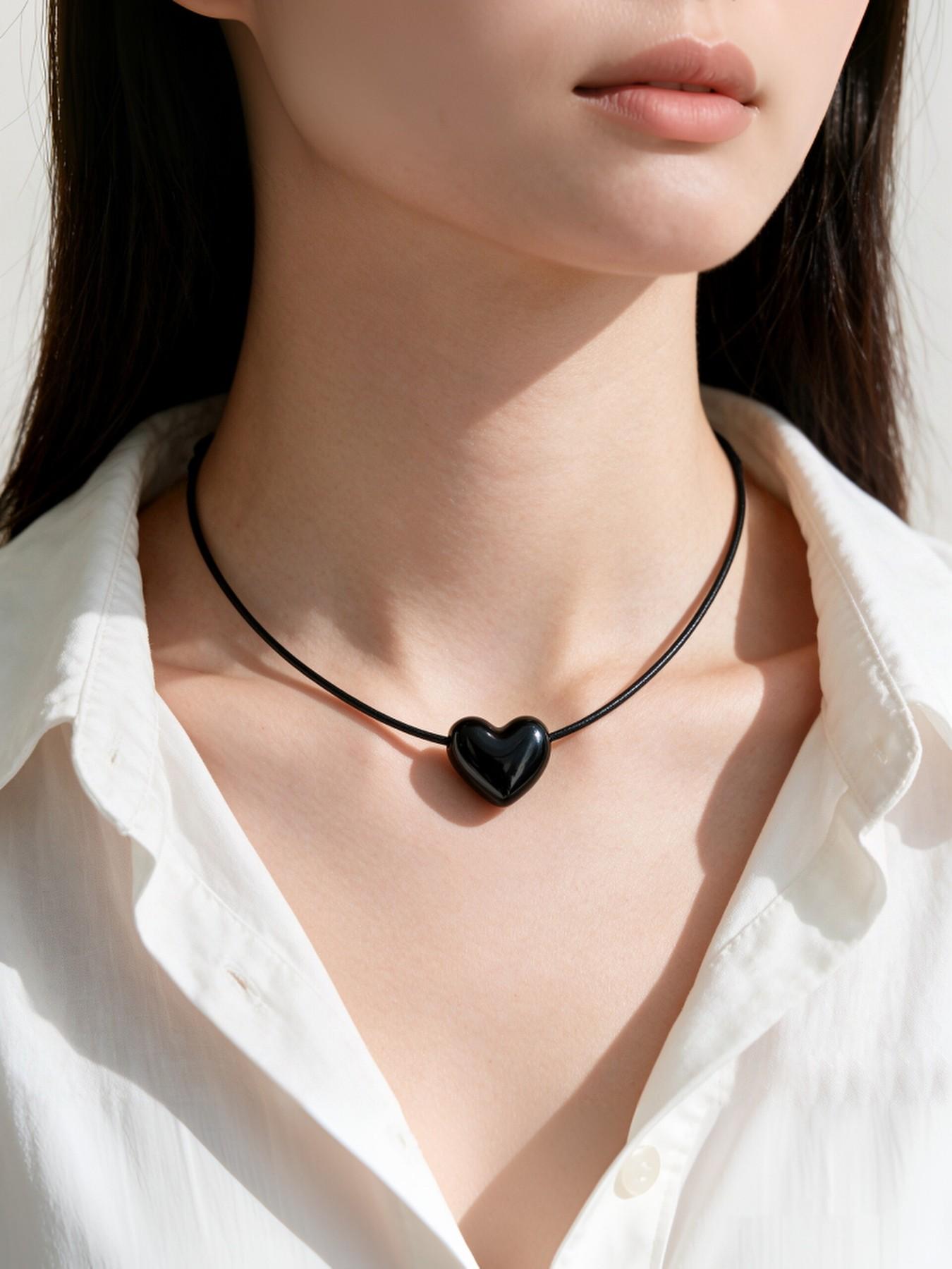 Simple Sweet Ceramic Heart Necklace, Adjustable Collarbone Chain, Unisex Daily Wear Jewelry, Elegant Style for All Seasons
