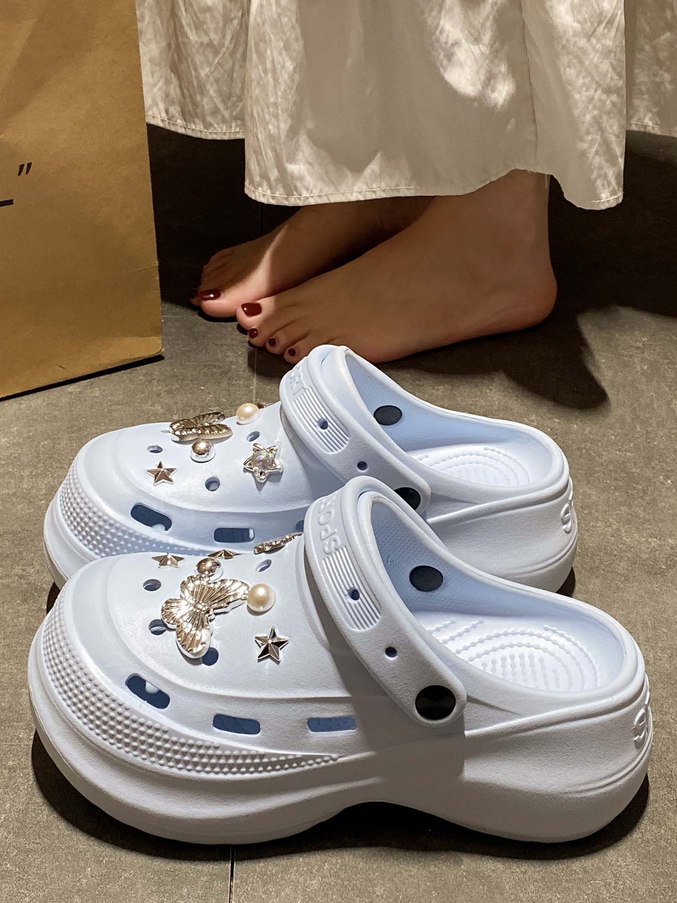 2026 New Fashion Versatile Holey Shoes for Women, Eva Comfortable Breathable Thick Sole, Simple Casual Beach Sandals, Outdoor Garden Shoes, Slipper, Slippers Shoes