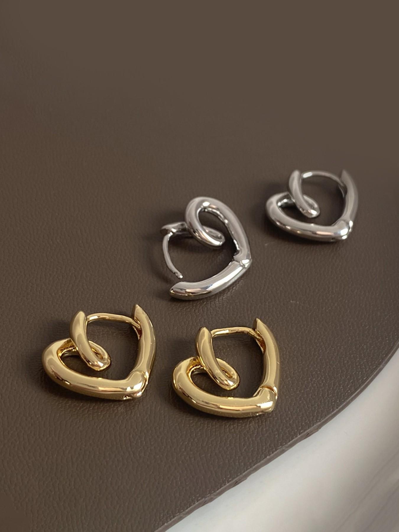 Women's Heart-Shaped Metal Ear Studs, Korean Style Minimalist Design, Cold-Weather Fashion Accessory, Unique Women Jewelry
