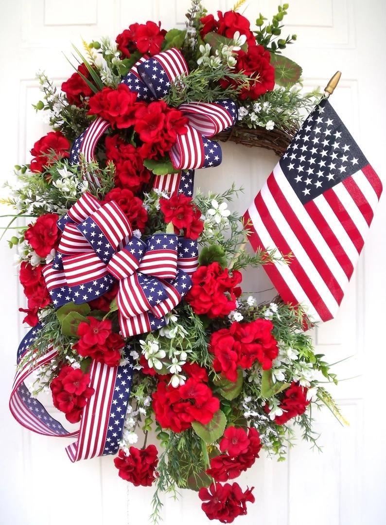 Patriotic Flower Wreath, 18-Inch Independence Day Wreath with American Flag, Front Door Decoration, Perfect for Celebrations, Party Decoration