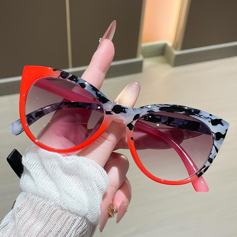 Two-In-One Fashion Cat Eye Reading Glasses, Anti-Glare UV Protection, Lightweight Tortoiseshell Gradient, Designed for Seniors