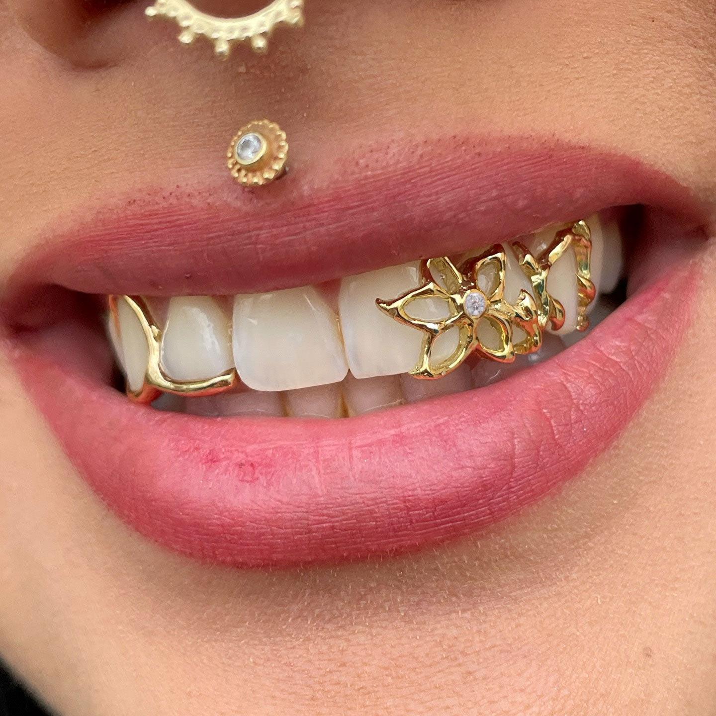 Personalized Fashion Braces Flower Hollow Design Double Gold Teeth Halloween Cool Teeth Accessories