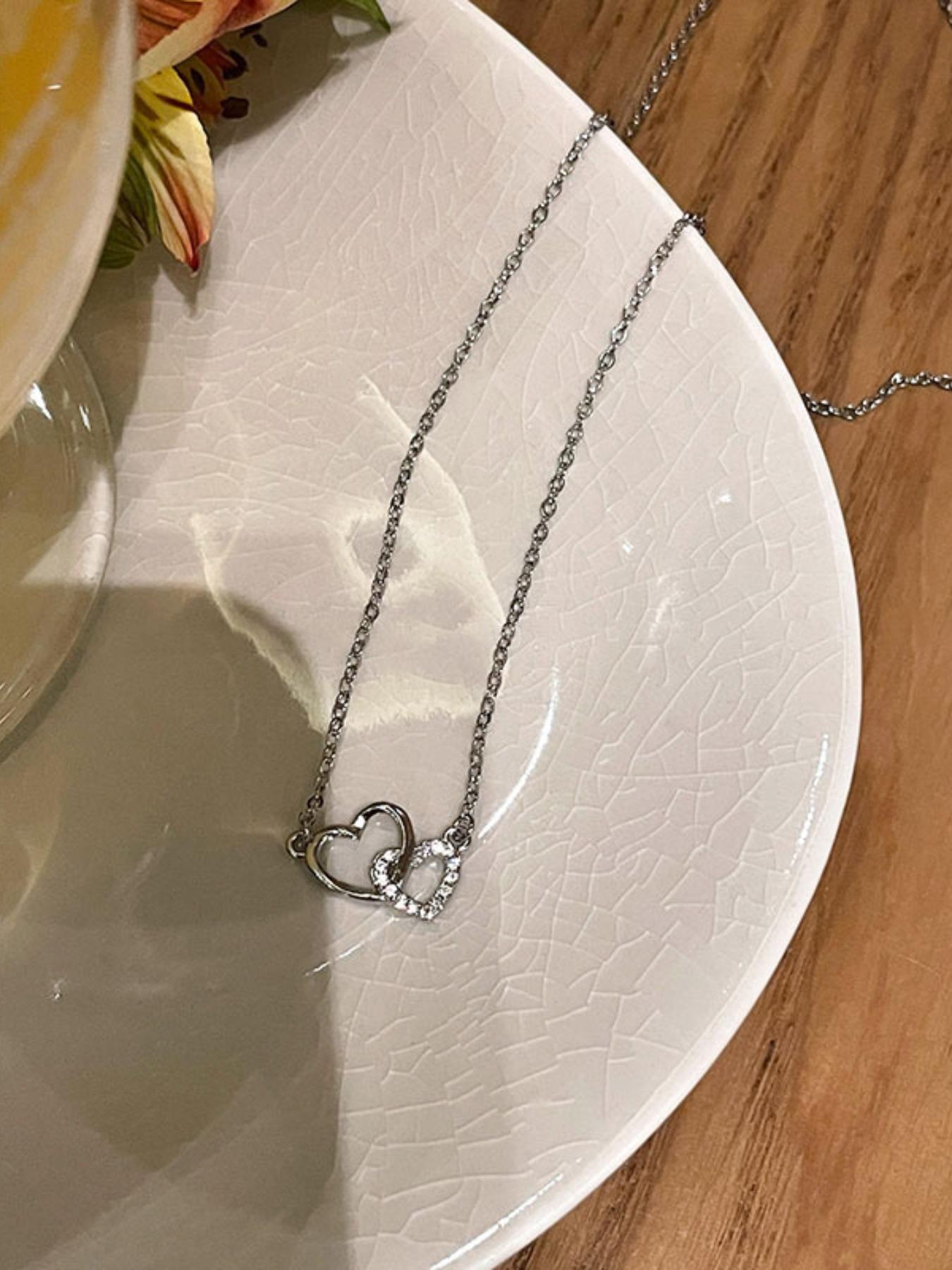Charming Heart Pendant Necklace, Heart Shaped Necklace, Fashionable Linked Hearts Design, Perfect Gift for Her, Ideal for Casual Wear & Special Occasions, Love Necklace, Heart Design Jewelry