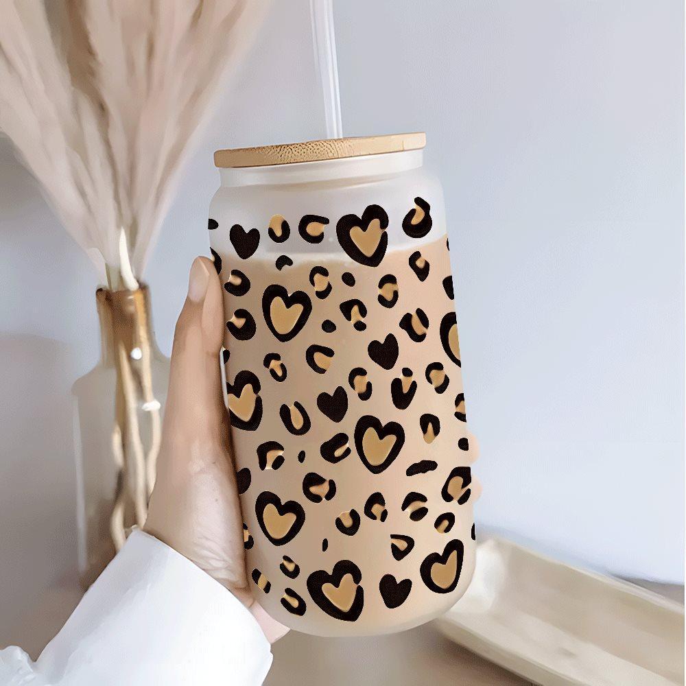 Trendy Heart Leopard Print Glass Tumbler with Lid & Straw, Clear 16oz covered straw glass drinking cup, reusable glass drinking cup, high-quality glass jar design, suitable for iced coffee, beer, juice, milk, cold drink glass cups, fashionable glassware