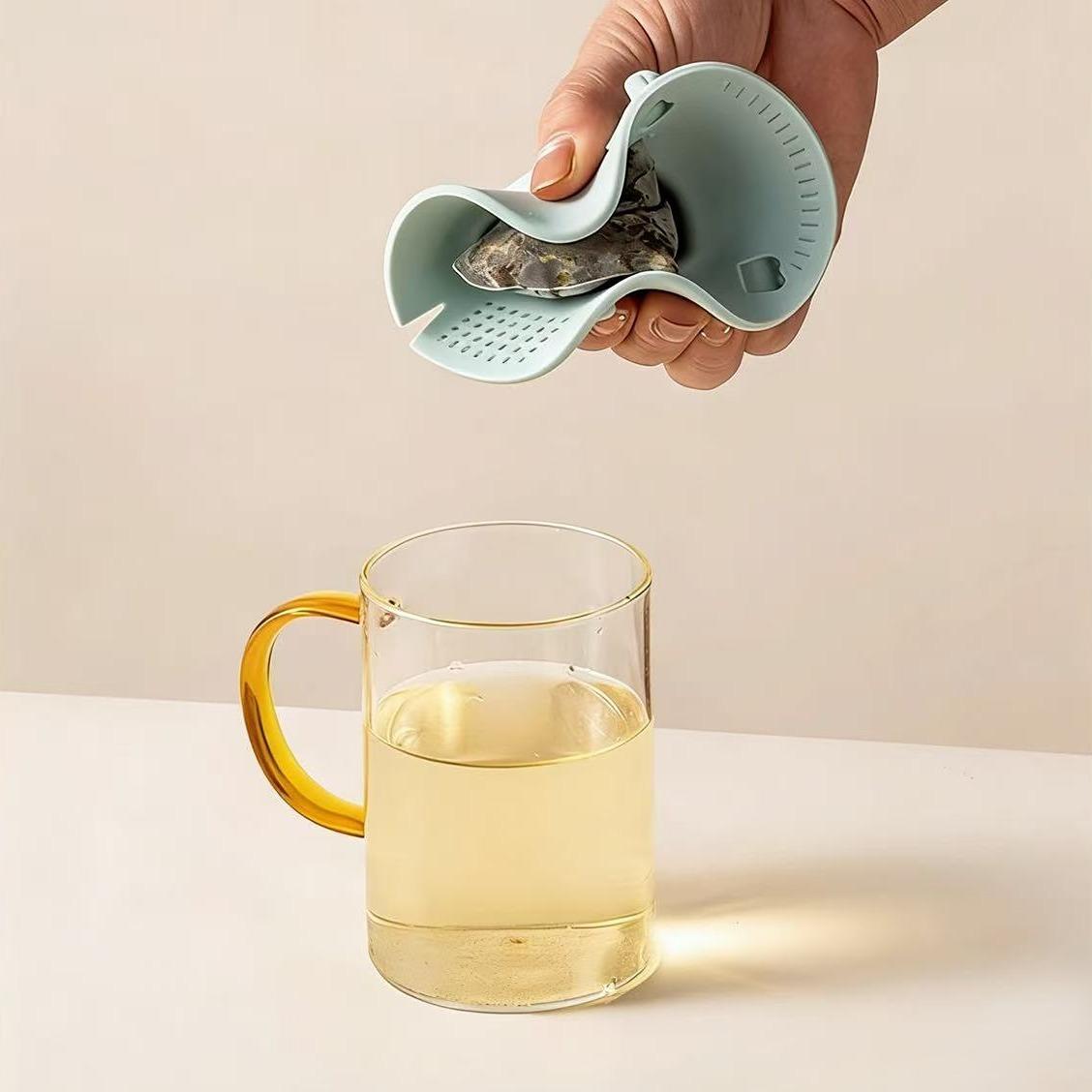 Simple Cartoon Silicone Cup Lid, Creative Irregular Coffee Cup Cover, Dustproof Insect-Proof Multi-Functional Cup Lid