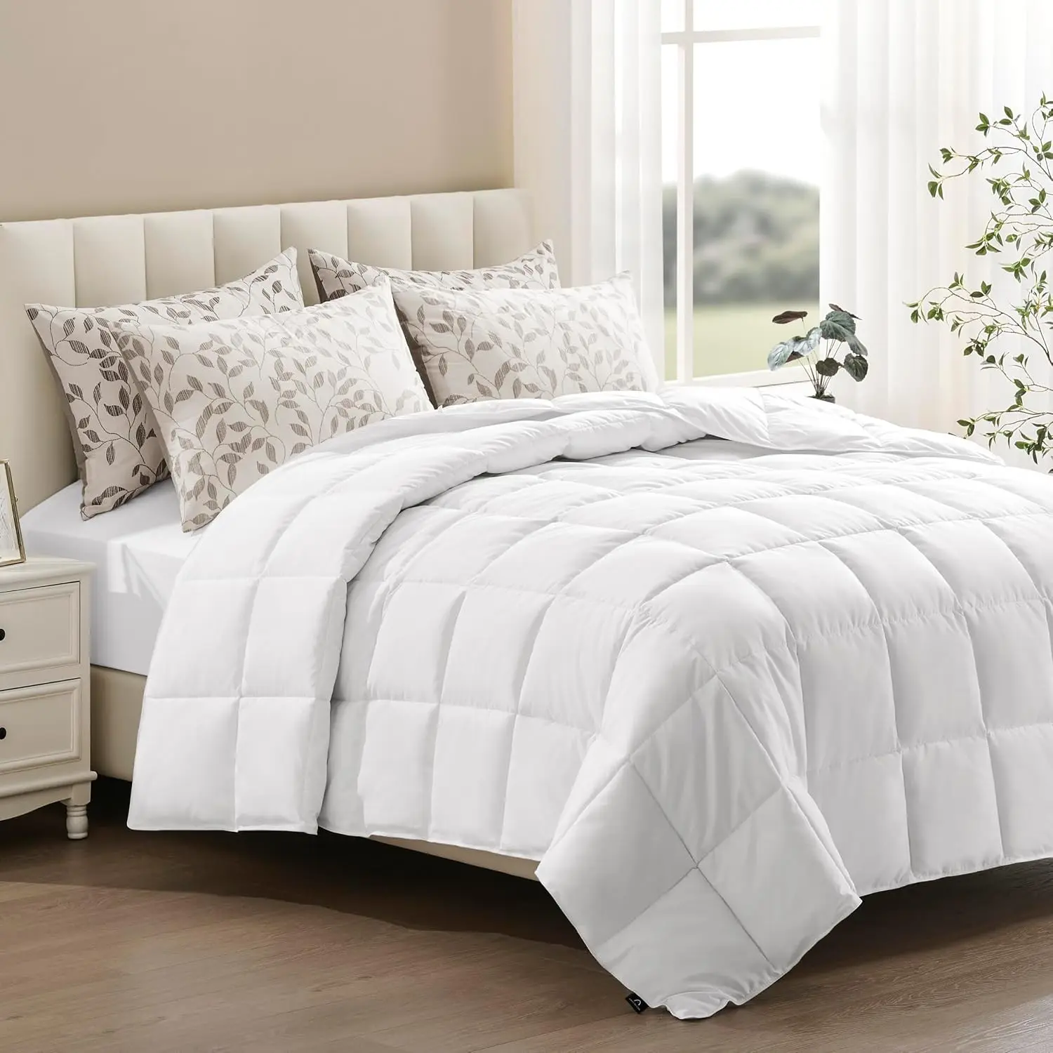 Lightweight Duvet Insert King, Summer Bedding Comforter 104x90 | Peach Skin Fabric, 250GSM Microfiber Fill, Box-Stitch Piping, 8 Secure Tabs, OEKO-TEX Certified, Machine Washable Blanket