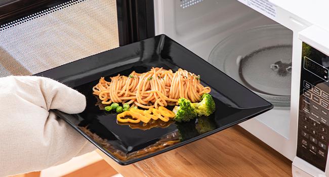 vancasso Soho Stoneware Square Dinner Set, 16 Piece Black/White Dinnerware Service Set, Kitchen Plate Crockery Set with Dinner Plate, Dessert Plate, Bowls and Mug, Service for 4 vancasso Soho Stoneware Square Dinner Set, 16 Piece Black/White Dinnerware Service Set, Kitchen Plate Crockery Set with Dinner Plate, Dessert Plate, Bowls and Mug, Service for 4