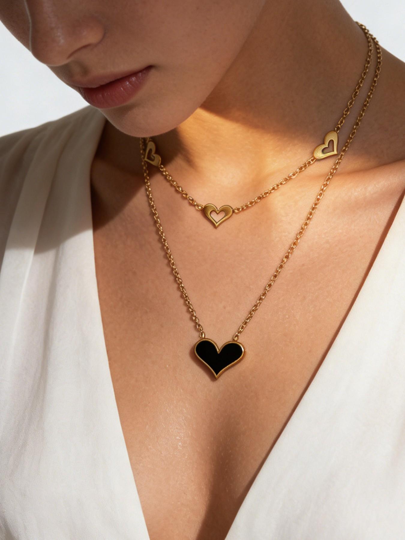 Titanium Steel Double Layer Heart Necklace for Women, Elegant Lockbone Chain, Sparkle Decor, Perfect for Parties and Daily Wear