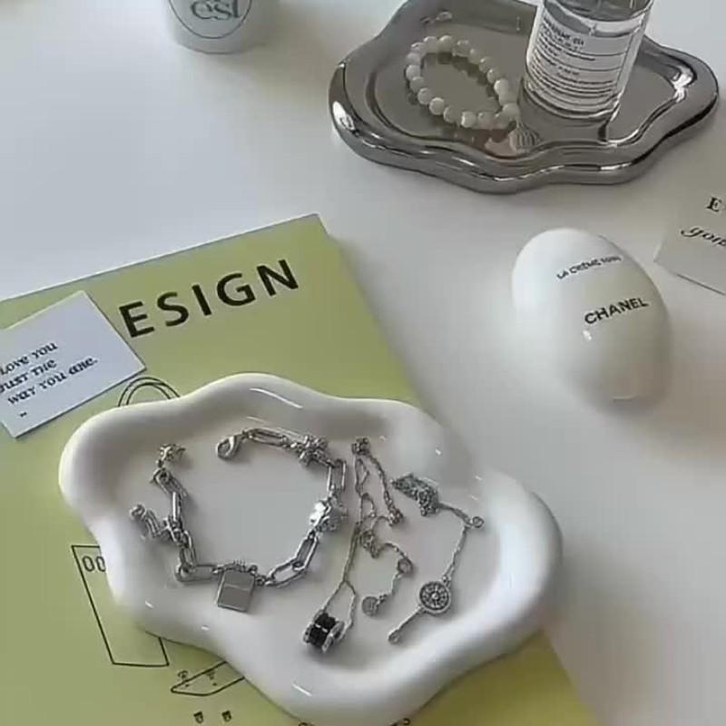 Cloud-Shaped Jewelry Tray, Single Layer Plastic Decorative Cute Storage Organizer for Perfume, Watches, Necklaces, Earrings, Artistic Desktop Decoration, Desktop Organization, Cloud Shape Design