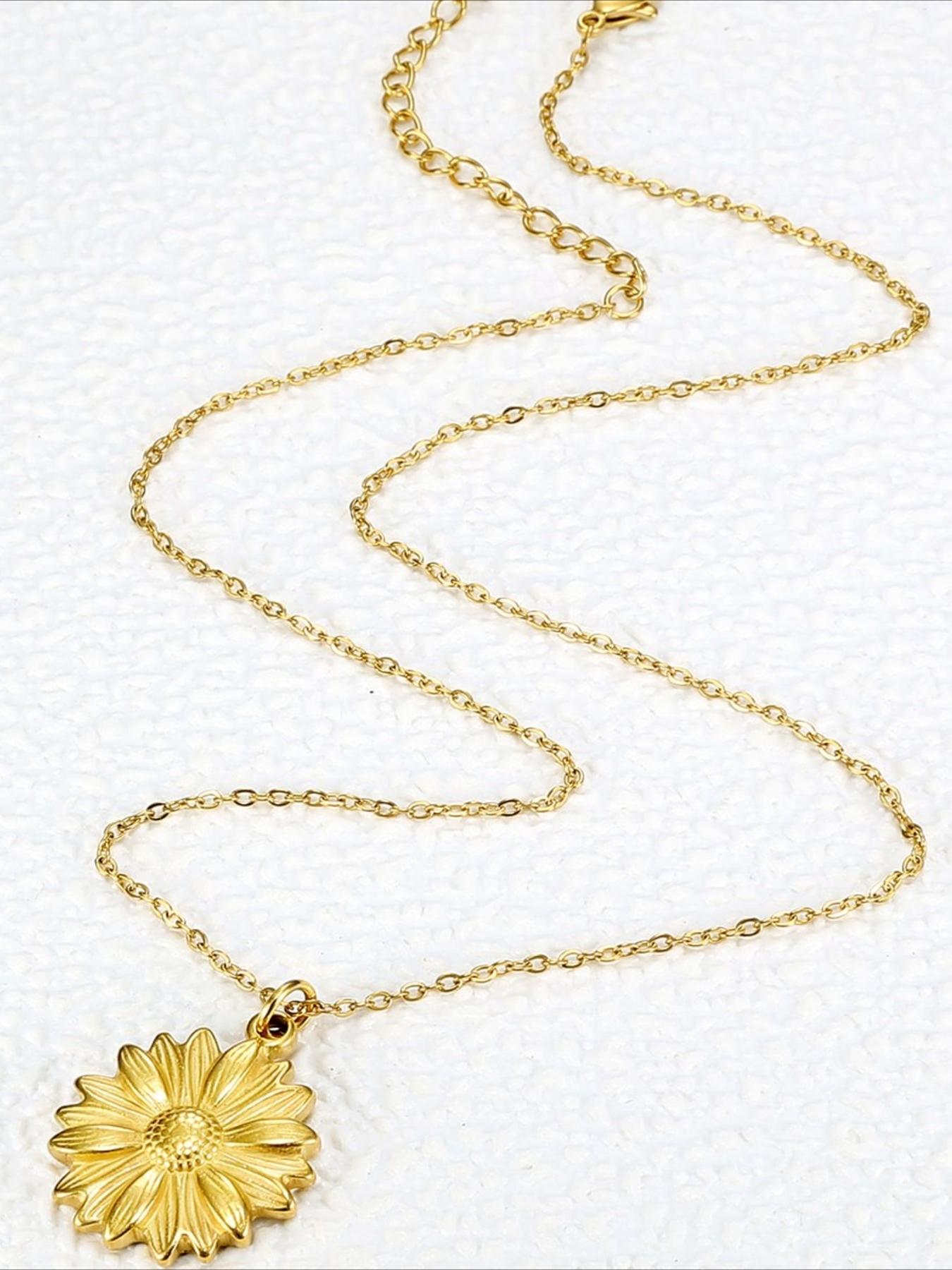 Exquisite Embossed Daisy Necklace Made of Stainless Steel with Anti Allergy and Elegant Temperament, Daily Accessories