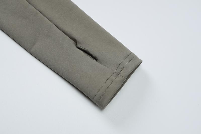 Women's Plain Zip-Up Crop Tee with Letter Patches and Stitching, Casual Trendy Mock-Neck Tight-Fitting Top for Daily Wear, Ladies' Spring & Fall Clothes