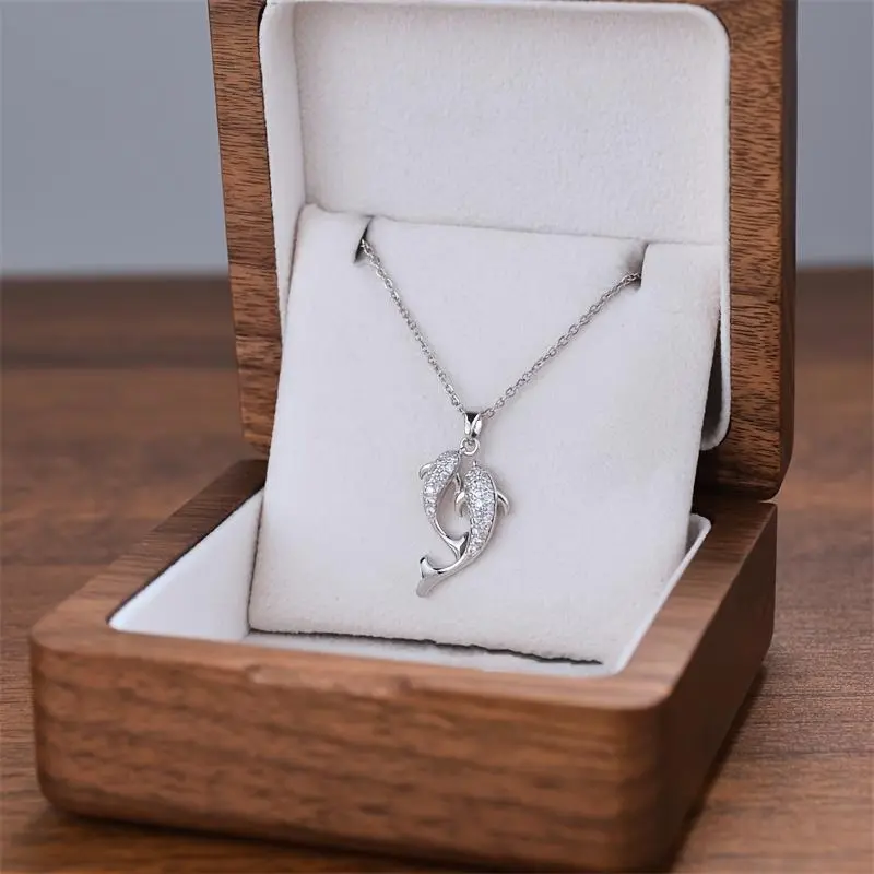 A Fashionable Shiny 18k Gold Plated Synthetic Synthetic Zirconia Dolphin Pendant Necklace, Perfect Valentine's Day Gift for Friends and Besties