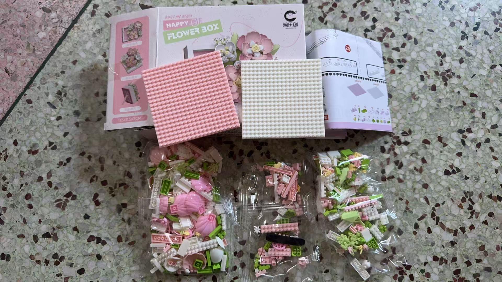 687 Piece Bouquet Building Block Set with Stand and Surprise Gift Box, Perfect for Home Decor, Valentine's Day, Birthday Gifts