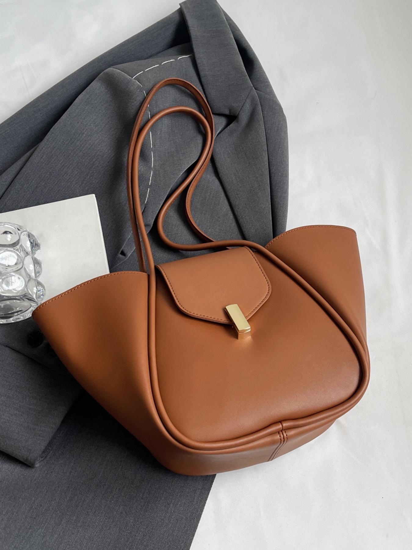 A niche and elegant shopping basket tote bag, a lock-button underarm bag, a simple solid color shoulder bag, a fashionable and textured shoulder commuter bag, a Casual Commuter Bag, suitable for daily matching, commuting and other scenarios