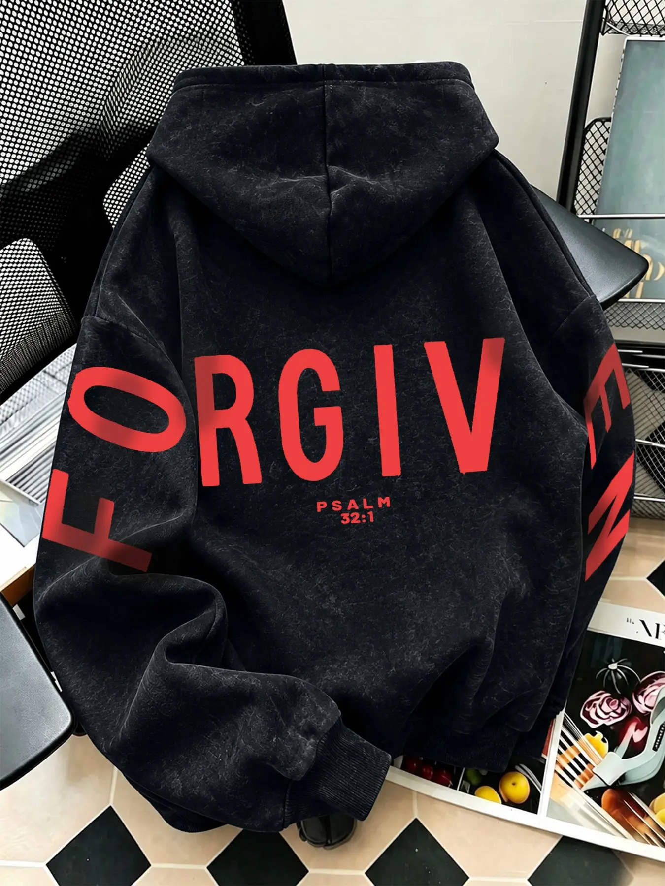 Men's Retro Washed Hoodie, Psalm 32:1, Letter Print, Loose Long-Sleeve Pullover, Casual, Suitable for Everyday Street Style.