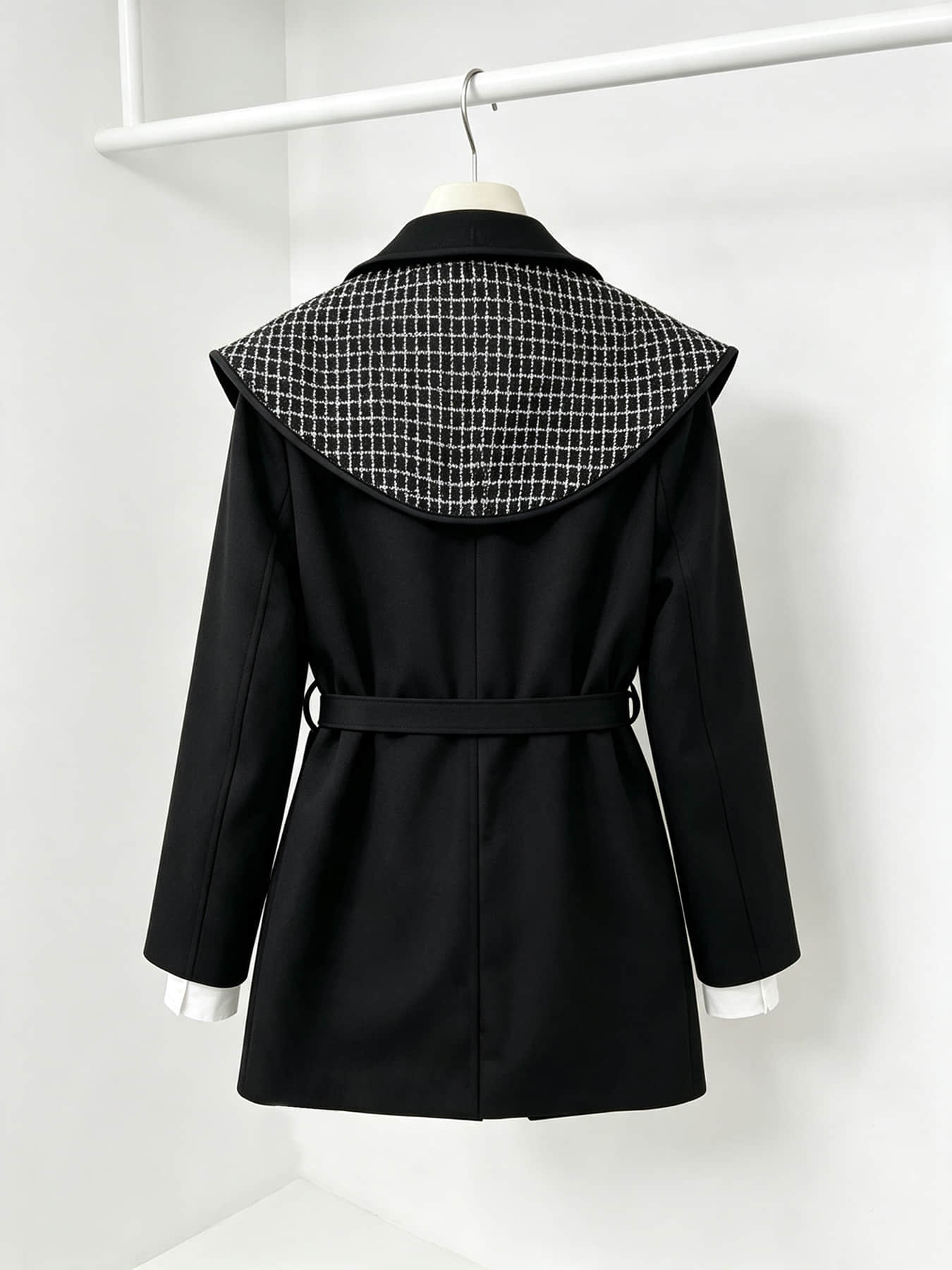A stylish black women's coat with waist-cinching design, belt, and lapel, suitable for autumn and winter, perfect for office wear, daily dates, and outdoor outfits