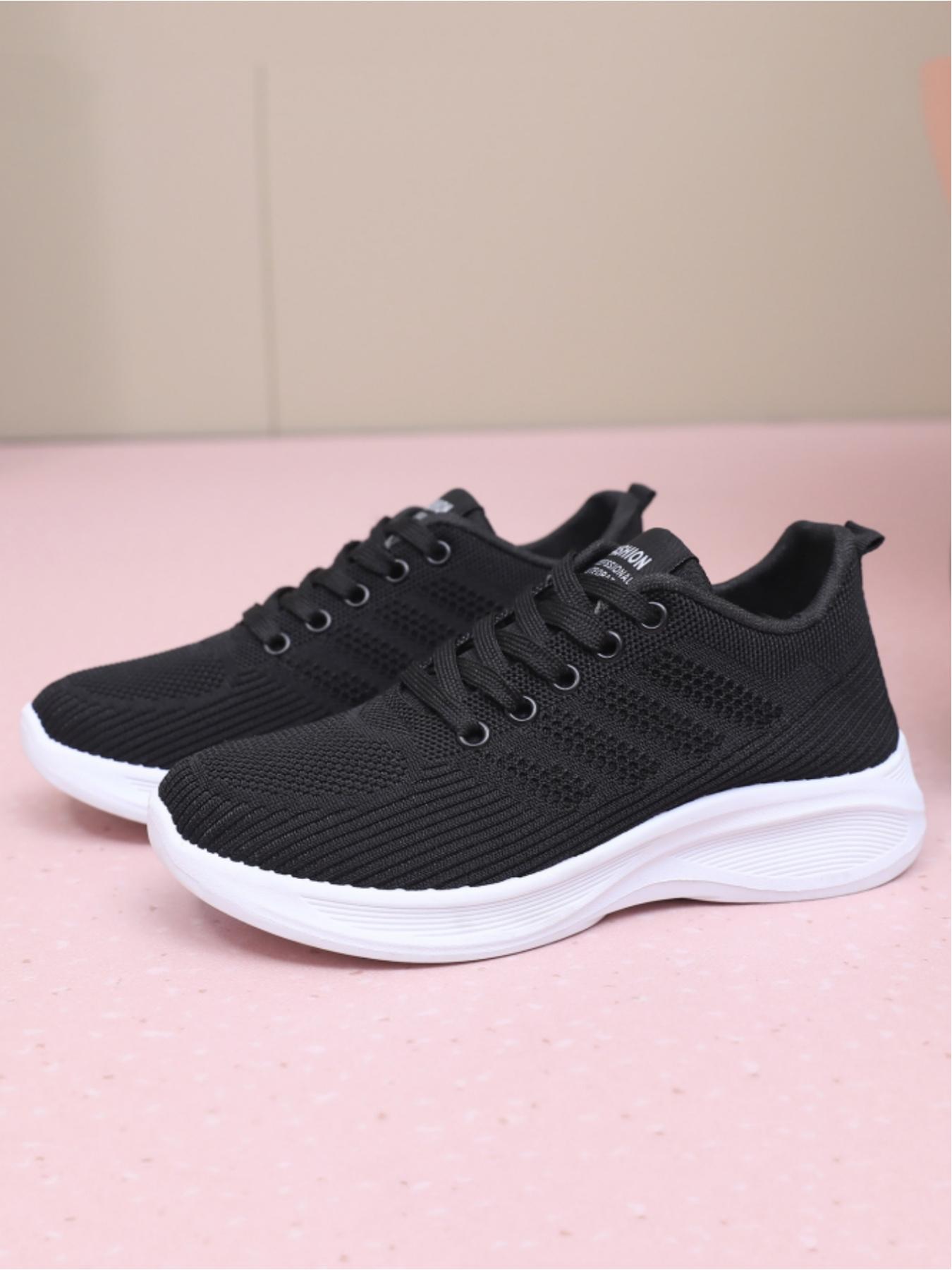 Ladies' casual sports shoes, with contrasting color decoration and fashionable design, trendy logo highlighting personality, breathable mesh wrapping for comfortable and lightweight, thick sole structure for stable support and rebound