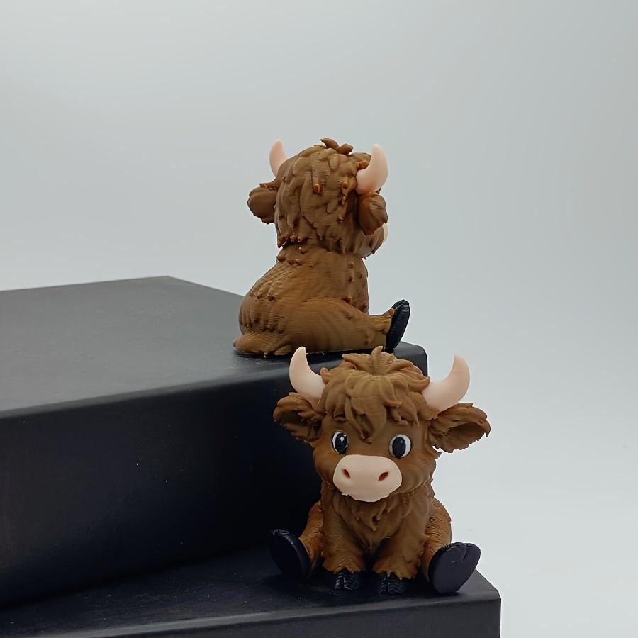 Cute Highland Cow Statue Decoration, Durable Plastic Office Pet Ornament, Perfect for Farmhouse Aesthetic Lovers, Ideal for Birthdays & Housewarming