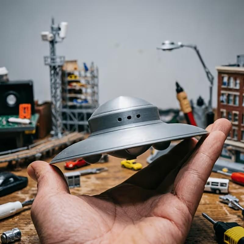 Alien Spaceship Model Display, Ufo Miniature Model, High Precision Cockpit, Essential Collection for Aviation Enthusiasts, Gift for Space Lovers