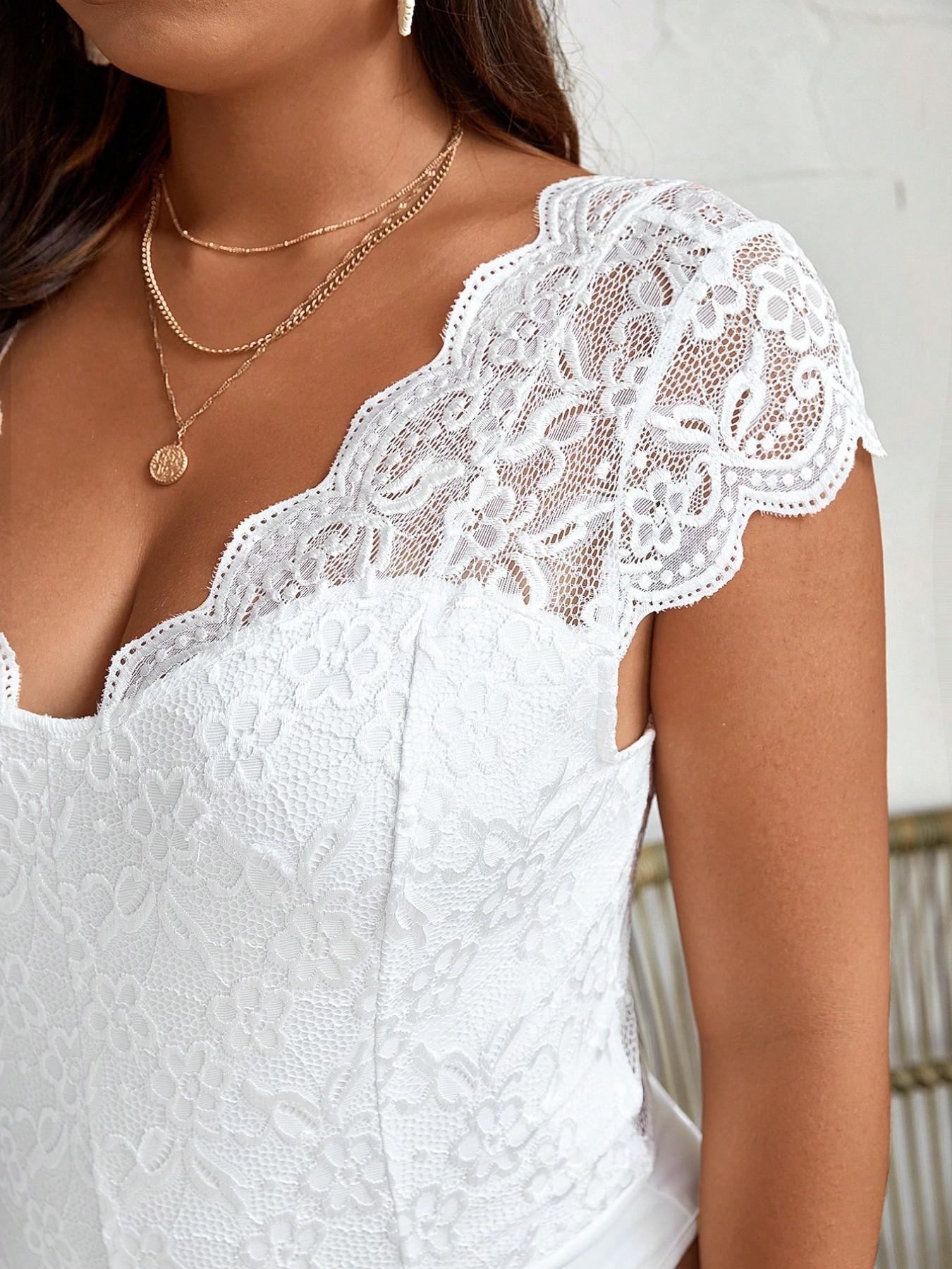 Women's Plus Size White Lace Bodysuit, Scallop Trim V Neck Cap Sleeve One Piece, Fitted Going Out Bodysuit for Date Night, Bridal Shower, Vacation, Honeymoon, Birthday, Party, Brunch, Resort Wear, Soft Girl Spring Summer Outfits, Elegance