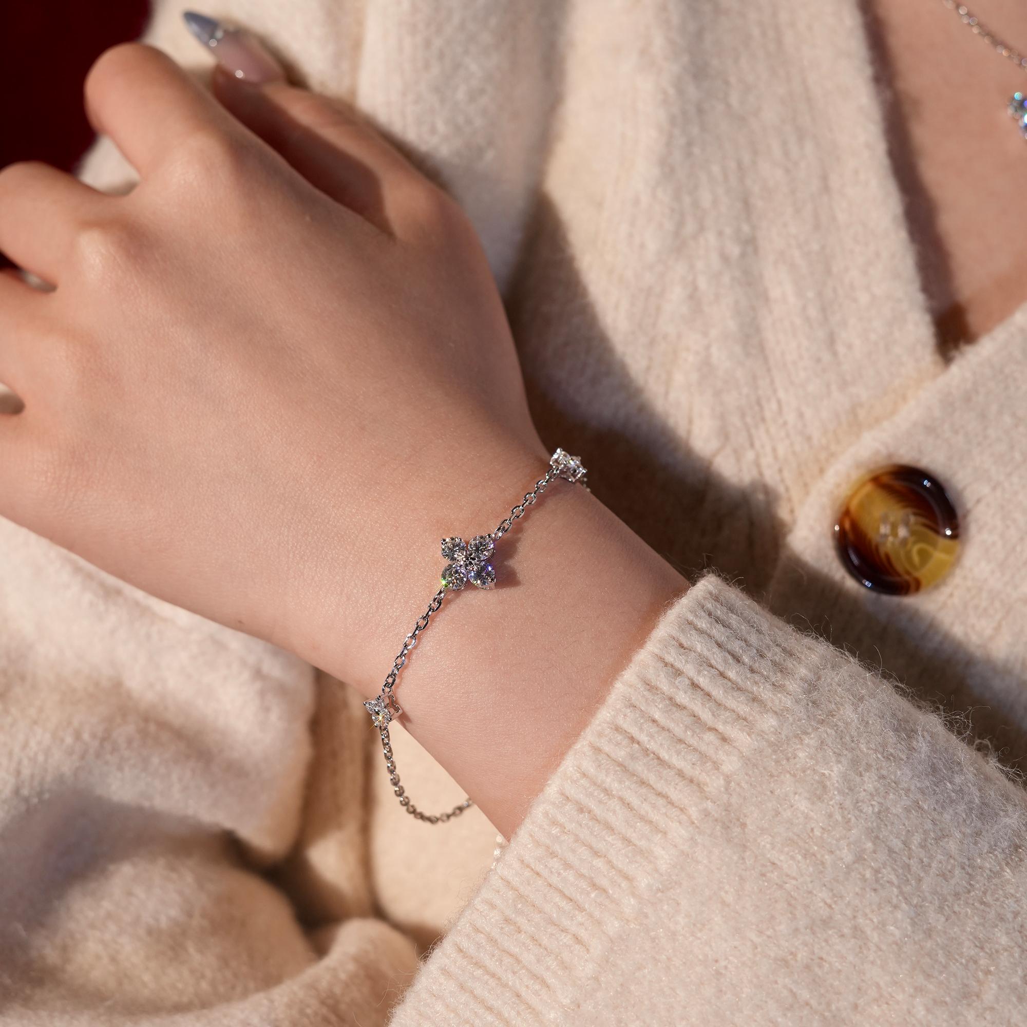 【#395】Elegant 1.2CT Clover Synthetic Moissanite Jewelry in 925 Sterling Silver