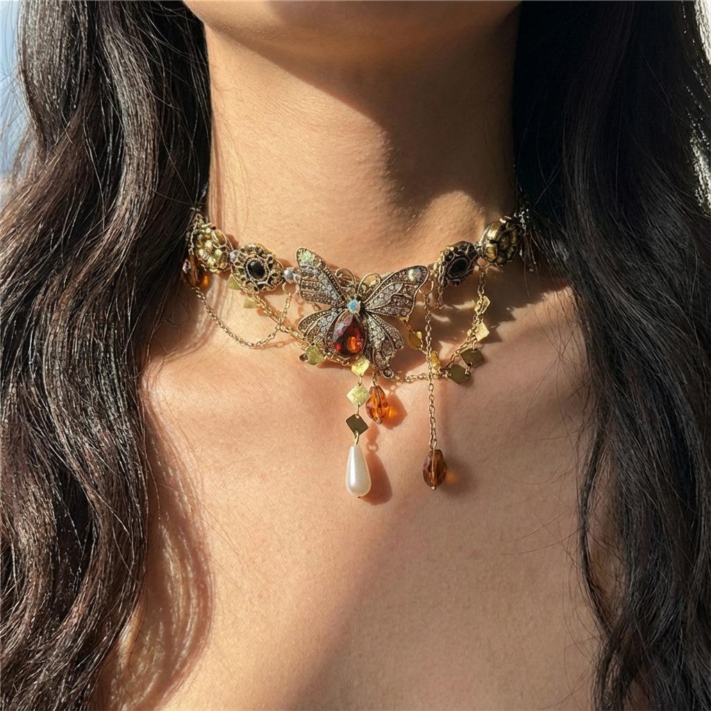 Heavy metal butterfly pendant necklace, spicy girl choker, sweet and cool retro punk necklace, tassel choker