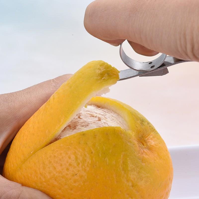 Creative Peeler, Stainless Steel Finger Ring Design, Easy Fruit Peel Tool, Innovative Citrus Slicer, Durable Kitchen Utensil，Stainless Steel Orange Peeler, Citrus Peeler Tool for Oranges, Lemons & Grapefruits, Easy Grip Fruit Peeler Gadget
