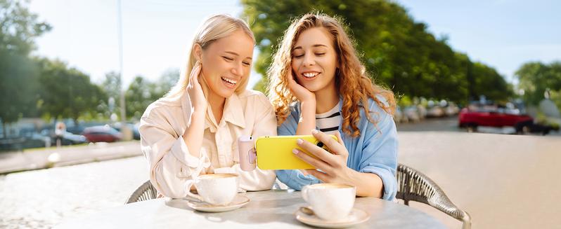 iWALK 5500mAh Portable Charger 22.5W USB-C Fast Charging Power Bank for iPhone 16 Pro Max iPad Samsung S24/S23 Pink Chargeable Cable Magnetic Plug Digital Display Connector Socket Smartphone