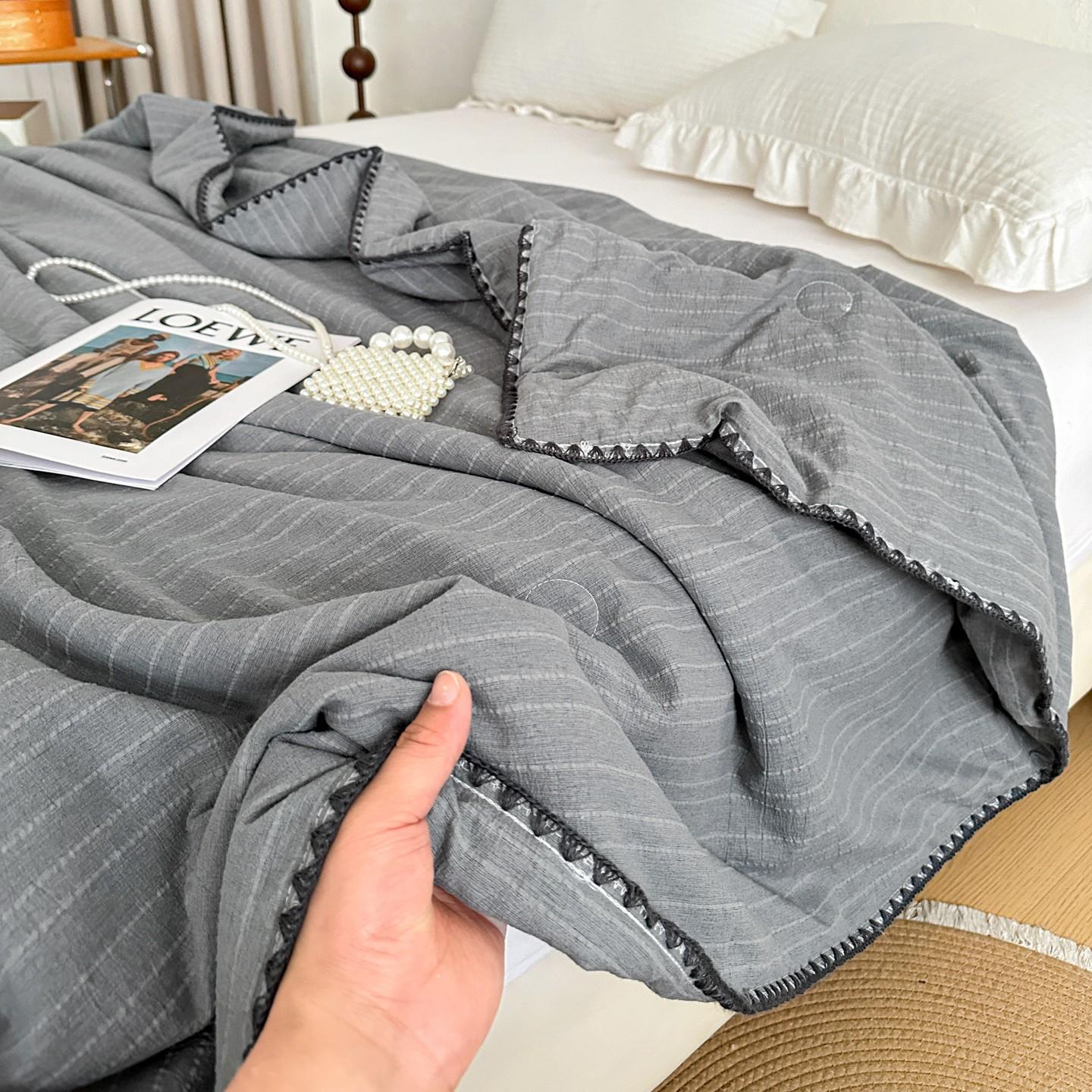1pcs Solid Color Minimalist Summer Comforter, Cooling Quilt, Air Conditioning Blanket, Yarn-Dyed Jacquard Striped Single & Double Size, Quilted Fixed Filling Machine Washable, Soft Skin-Friendly Breathable Summer Quilt