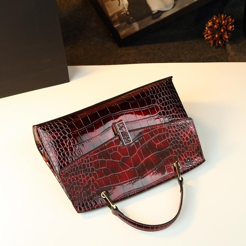 Luxury Wine Crocodile Texture Handbag, High-End Commuter Crossbody Bag, Elegant Mother Bag, Large Capacity Shoulder Bag