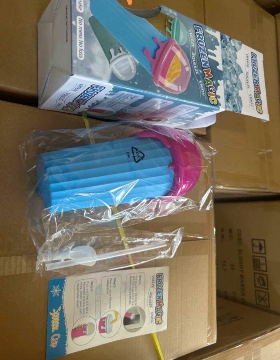 Magic Slushy Maker Squeeze Cup Slushie Maker,Slushie Maker, Large Capacity Magic Quick Frozen Smoothies Cup, Double Layer Squeeze Cup Slushy Maker, Homemade Milk Shake Ice Cream Maker DIY for Children and Family